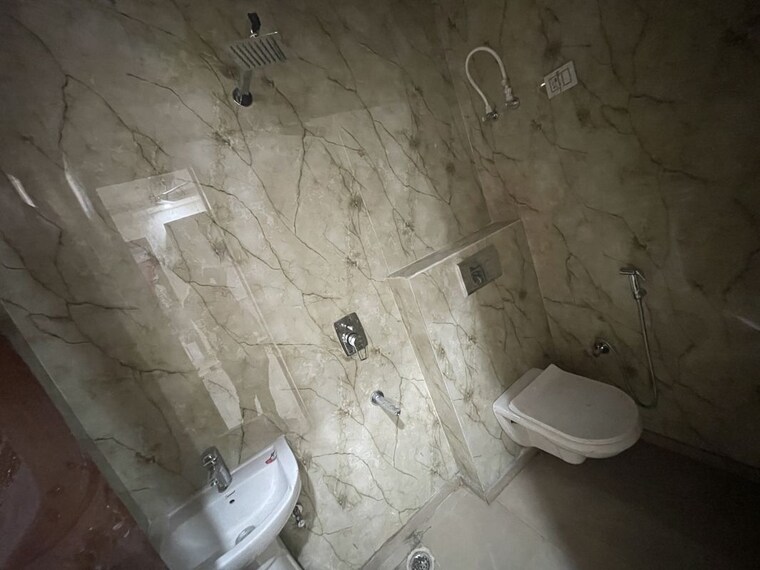Bathroom, aarya-vihar 1 Bedroom 650 Sq.Ft. Apartment In Sector 73 Noida 10262656