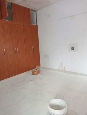 Room in 3 BHK Apartment at Arun Vihar, Sector 29 – for Rent