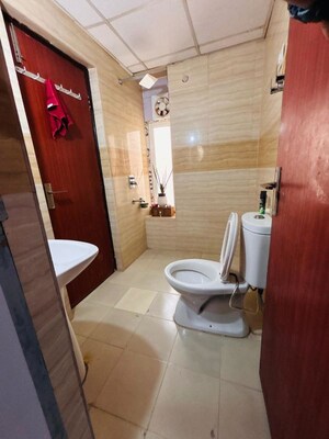 Bathroom in 2.5 BHK Apartment at Supertech Ecociti, Sector 137 – for Rent