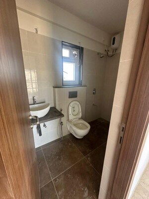 Bathroom in 2 BHK Independent House at Jasdanwala Building, Bhuleshwar – for Rent