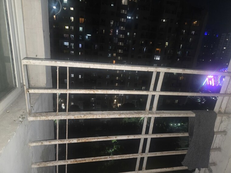 Balcony, paras-tierea 2 Bedroom 825 Sq.Ft. Apartment In Sector 137 Noida 10262715