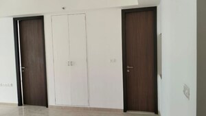 Room in 2 BHK Apartment at Indiabulls Blu, Worli – for Rent
