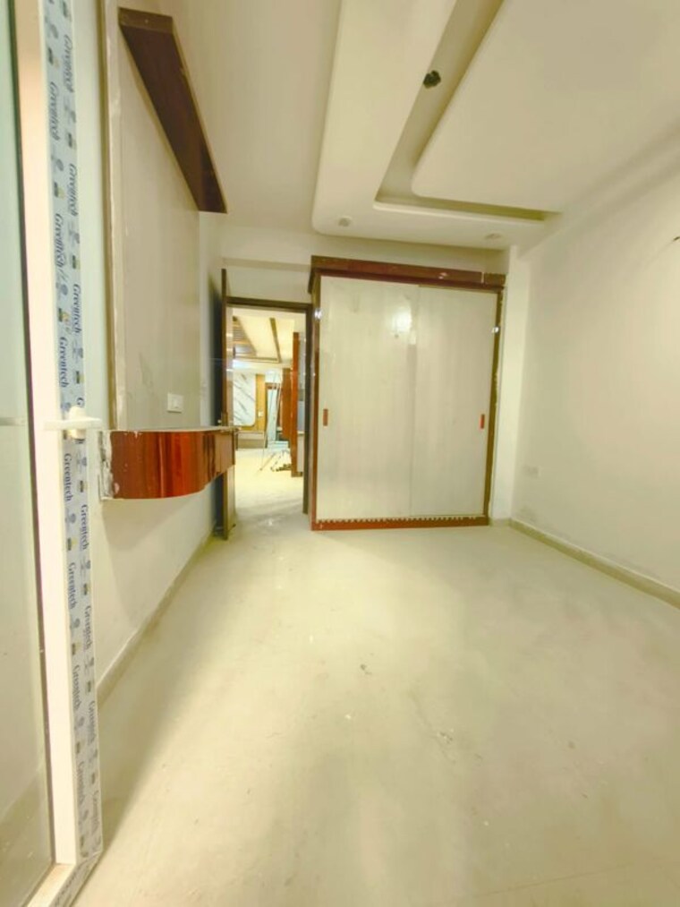 Room, sector 73 3 Bedroom 1500 Sq.Ft. Apartment In Sector 73 Noida 10262800