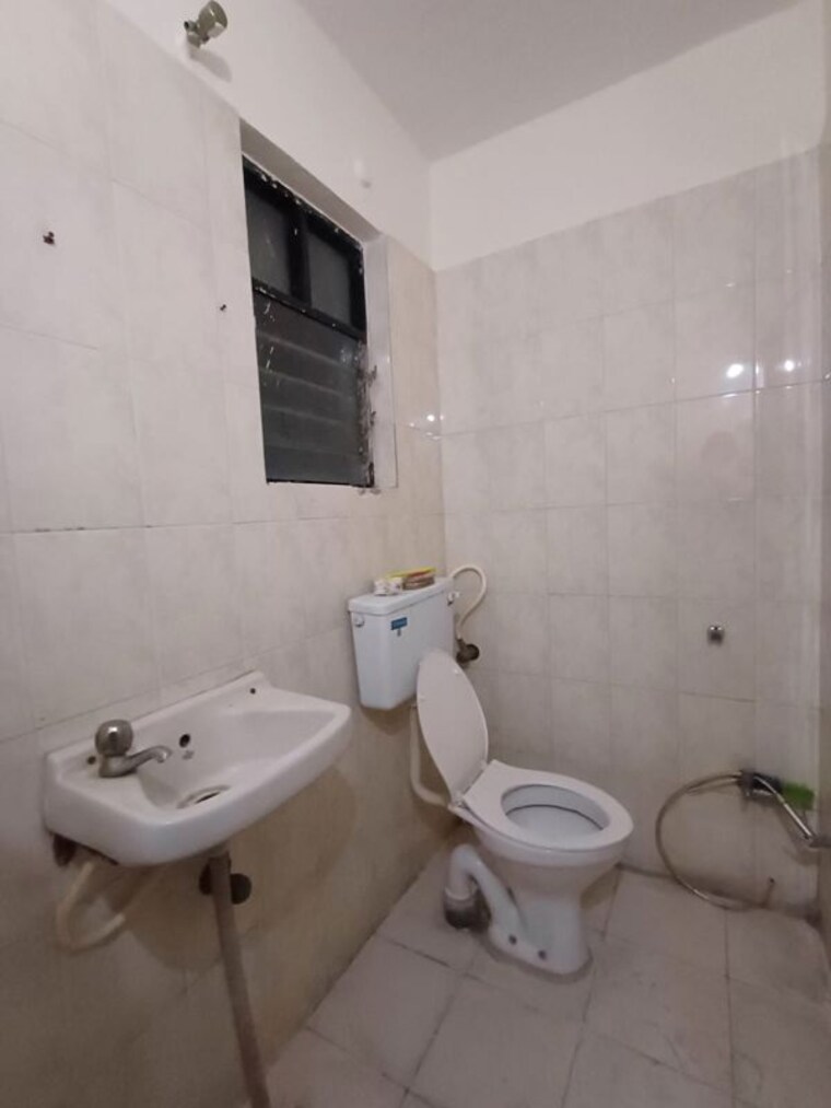 Bathroom, shri-ram-nagar-society 1 Bedroom 650 Sq.Ft. Apartment In Aundh Pune 10262807