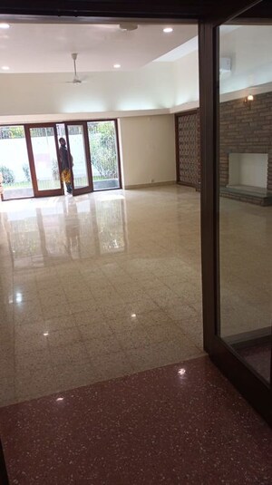 Room in 3.5 BHK Villa at Gulmohar Park – for Rent