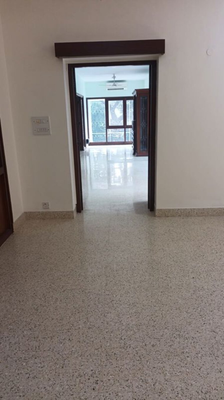 Room, gulmohar park 3.5 Bedroom 550 Sq.Yd. Villa In Gulmohar Park Delhi 10262805