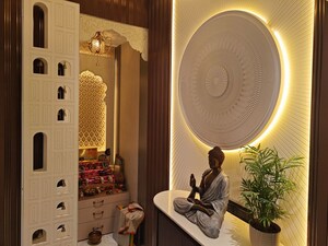 Master Bedroom in 2 BHK Apartment at Juhu Scheme, Juhu – for Rent