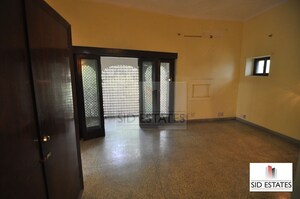 Room in 4 BHK Villa at Nizamuddin East – for Rent