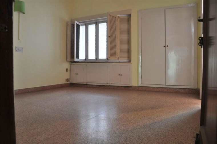 Room, nizamuddin east 4 Bedroom 300 Sq.Yd. Villa In Nizamuddin East Delhi 10262855