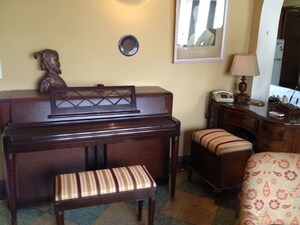 Bedroom in 4 BHK Villa at Nizamuddin East – for Rent