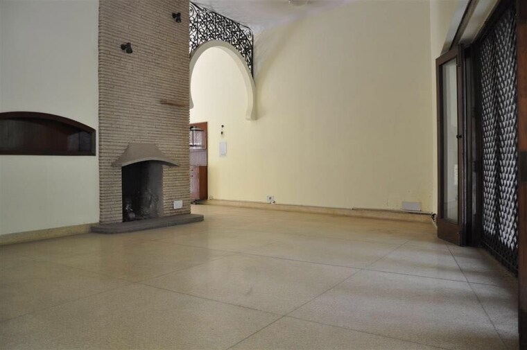 Other, nizamuddin east 4 Bedroom 300 Sq.Yd. Villa In Nizamuddin East Delhi 10262855