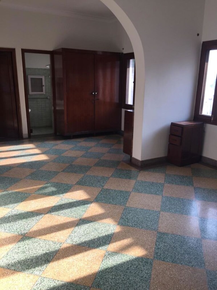undefined, nizamuddin east 4 Bedroom 300 Sq.Yd. Villa In Nizamuddin East Delhi 10262855