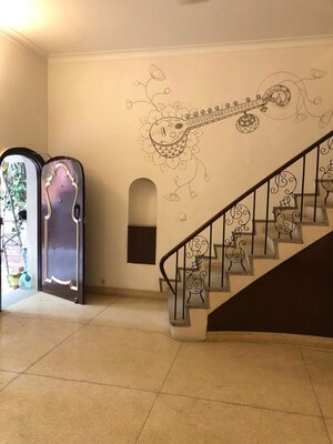 Staircase in 4 BHK Villa at Nizamuddin East – for Rent