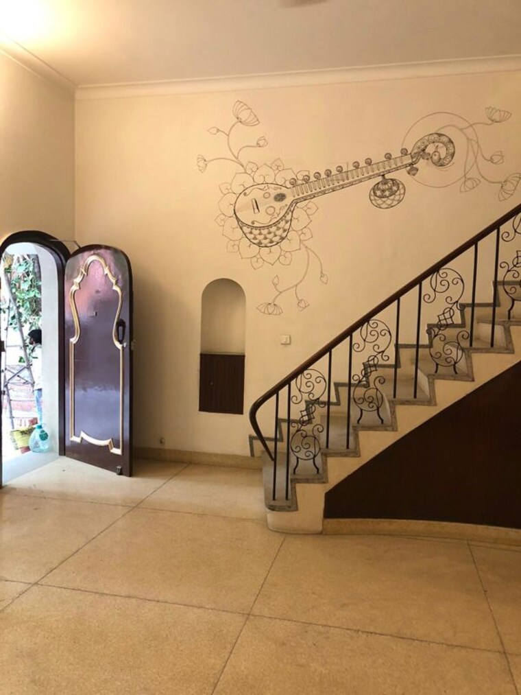 undefined, nizamuddin east 4 Bedroom 300 Sq.Yd. Villa In Nizamuddin East Delhi 10262855