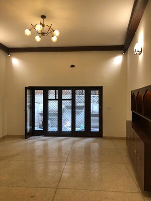 Room in 4 BHK Villa at Nizamuddin East – for Rent