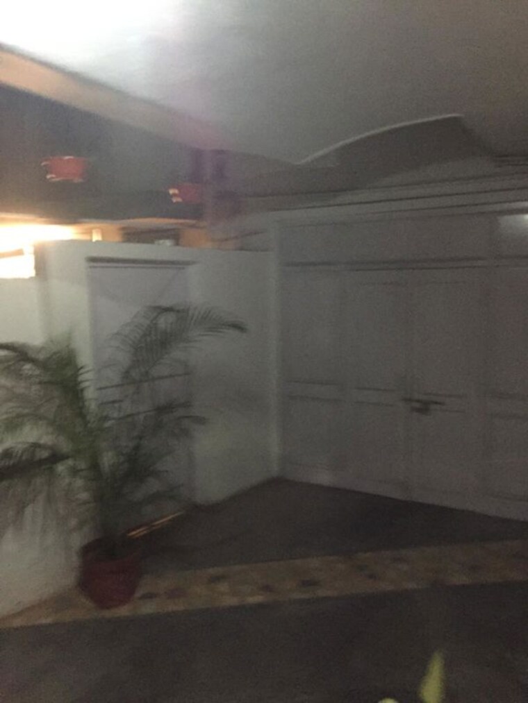 undefined, nizamuddin east 4 Bedroom 300 Sq.Yd. Villa In Nizamuddin East Delhi 10262855