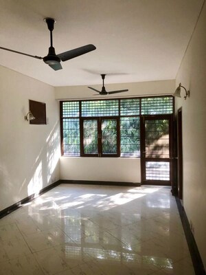 Bedroom in 4 BHK Villa at Nizamuddin East – for Rent