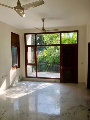 Room in 3 BHK Villa at Hauz Khas – for Rent