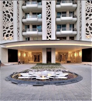 4 BHK Apartment – Entrance View at DLF The Camellias, Sector 42 - for Sale