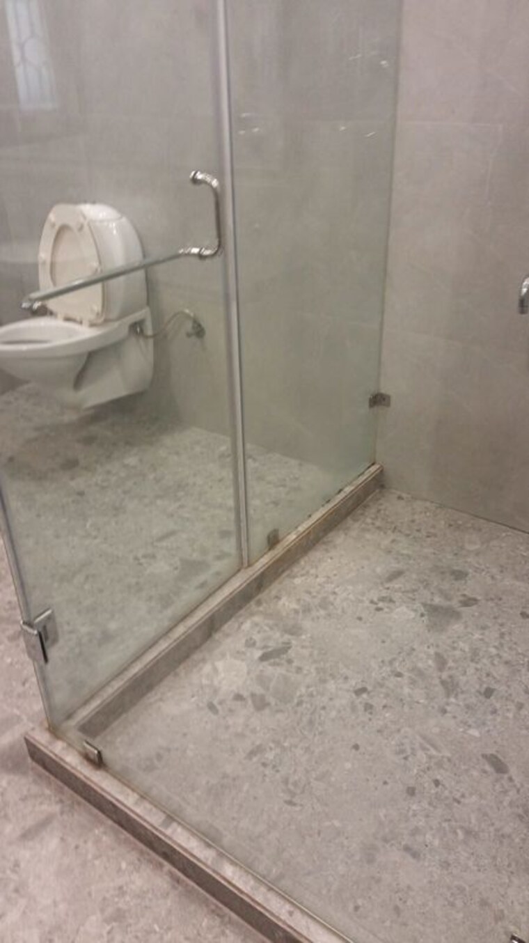Bathroom, defence colony 5 Bedroom 325 Sq.Yd. Villa In Defence Colony Delhi 10262890
