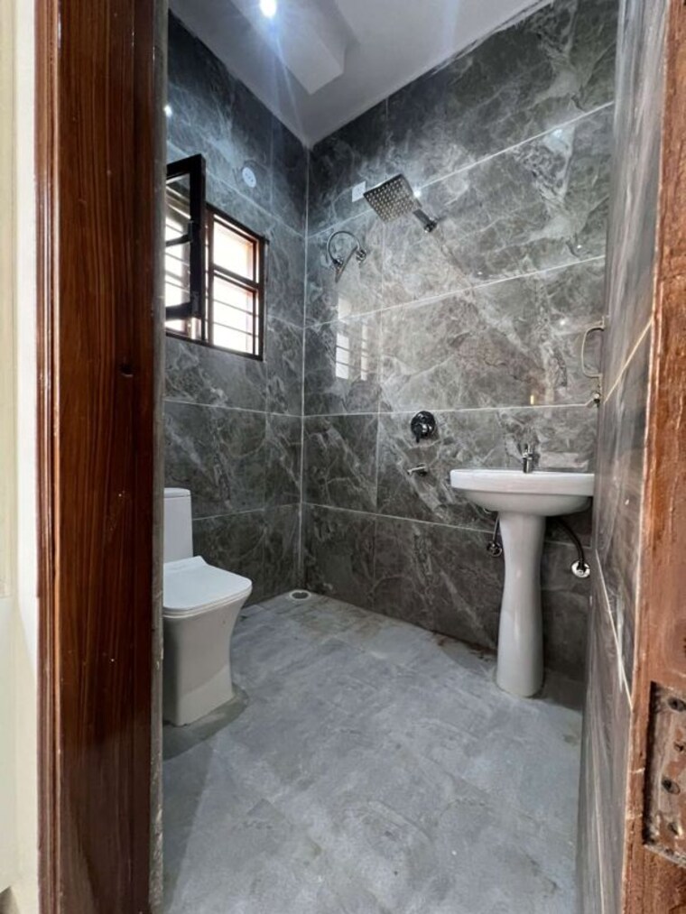 Bathroom, sector 123 3 Bedroom 125 Sq.Yd. Builder Floor In Sector 123 Mohali 10262902