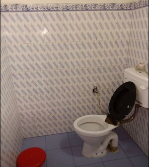 Bathroom in 1 RK Builder Floor at Sector 21 – for Rent