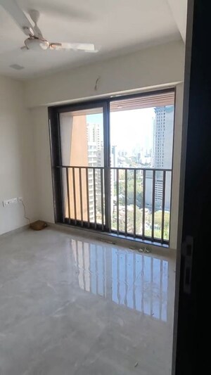 Room in 3 BHK Apartment at Gala Swayam, Mahim West – for Rent