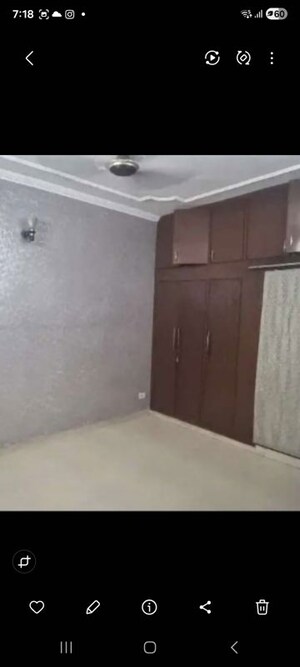 Room in 3 BHK Builder Floor at Sector 43 – for Rent