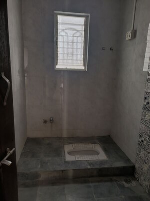 Bathroom in 2 BHK Apartment at Vishrambagh – for Rent