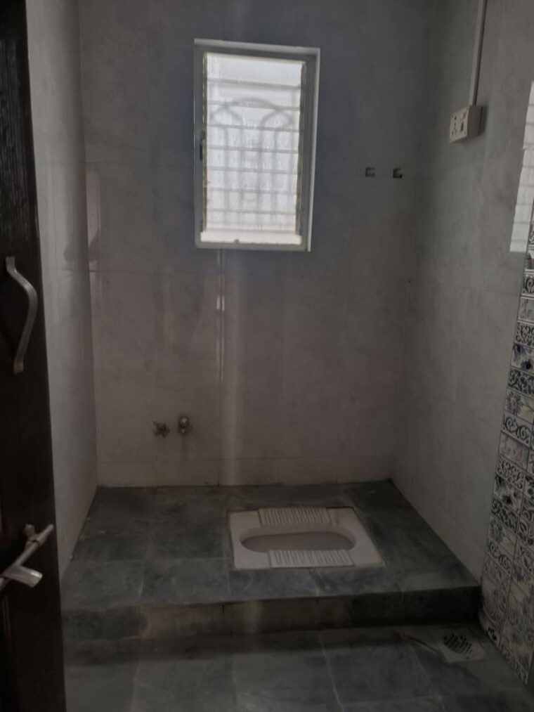 Bathroom, vishrambagh 2 Bedroom 1100 Sq.Ft. Apartment In Vishrambagh Sangli 10235393
