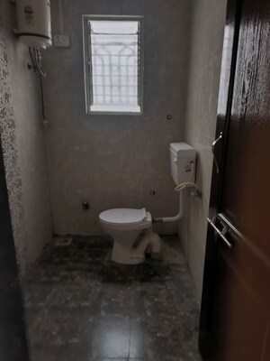 Bathroom in 2 BHK Apartment at Vishrambagh – for Rent