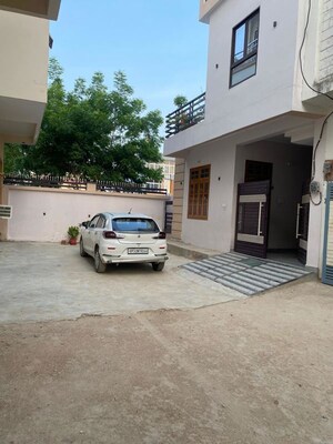 Parking in 2 BHK Villa at Arjun Enclave Arjunganj, Arjunganj – for Rent