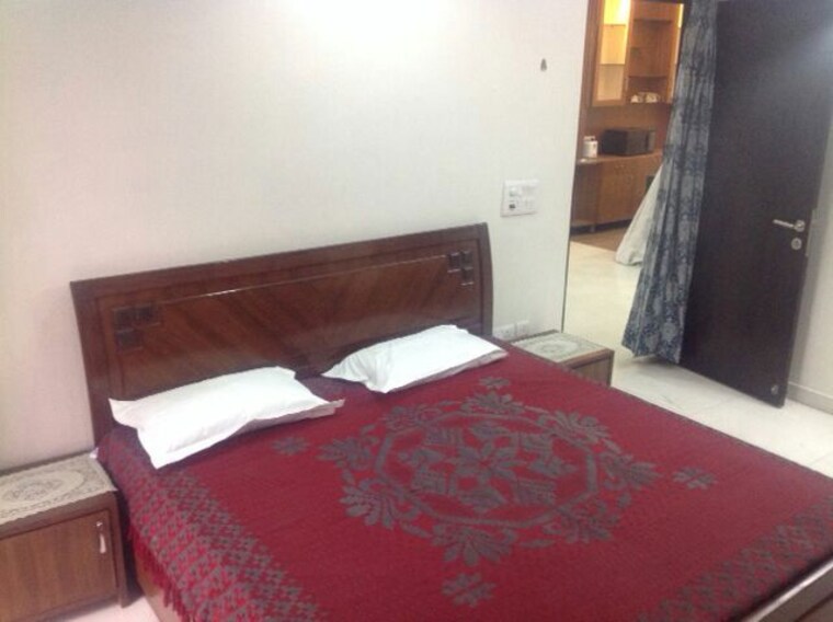 Bedroom, east of kailash 3 Bedroom 125 Sq.Yd. Apartment In East Of Kailash Delhi 10263002