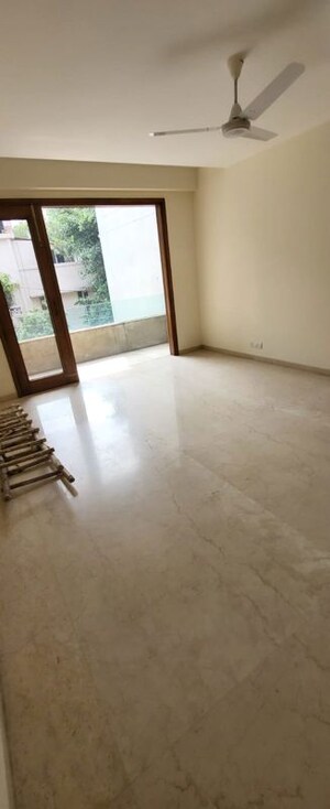 Room in 2 BHK Apartment at Greater Kailash I – for Rent