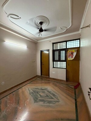 Room in 2 BHK Builder Floor at RWA Apartments Sector 50, Sector 50 – for Rent