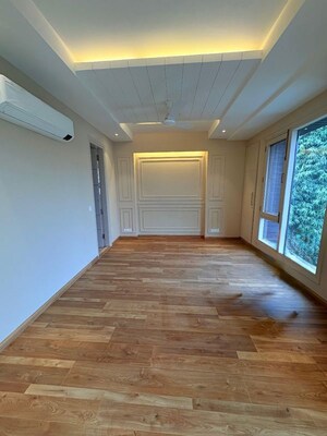 Room in 4 BHK Apartment at Greater Kailash ii – for Rent