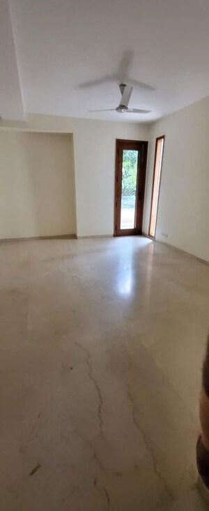 Room in 4 BHK Apartment at Greater Kailash ii – for Rent