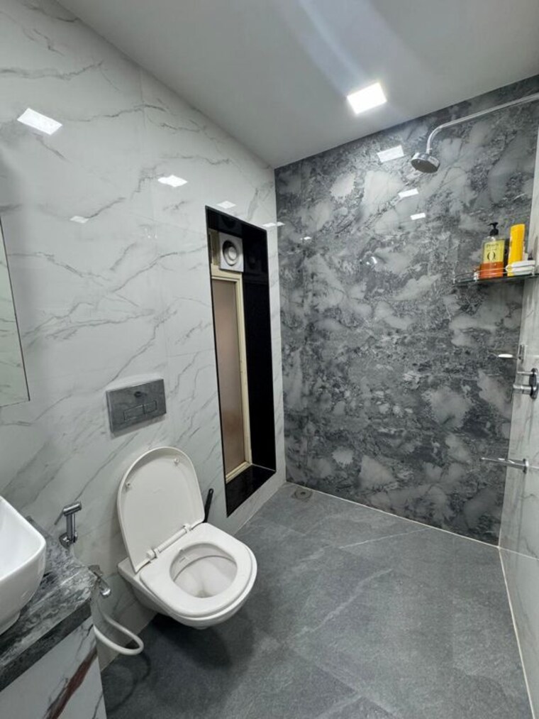 Bathroom, k-raheja-vistas 2.5 Bedroom 862 Sq.Ft. Apartment In Powai Mumbai 10263044