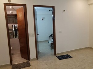 Room in 2 BHK Apartment at Palm Residency Chhatarpur, Chattarpur – for Rent