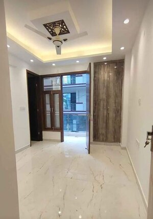 Room in 2 BHK Apartment at Palm Residency Chhatarpur, Chattarpur – for Rent