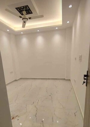 Room in 2 BHK Apartment at Palm Residency Chhatarpur, Chattarpur – for Rent