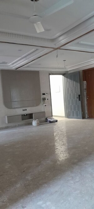 Parking in 4 BHK Builder Floor at Sector 23 – for Sale