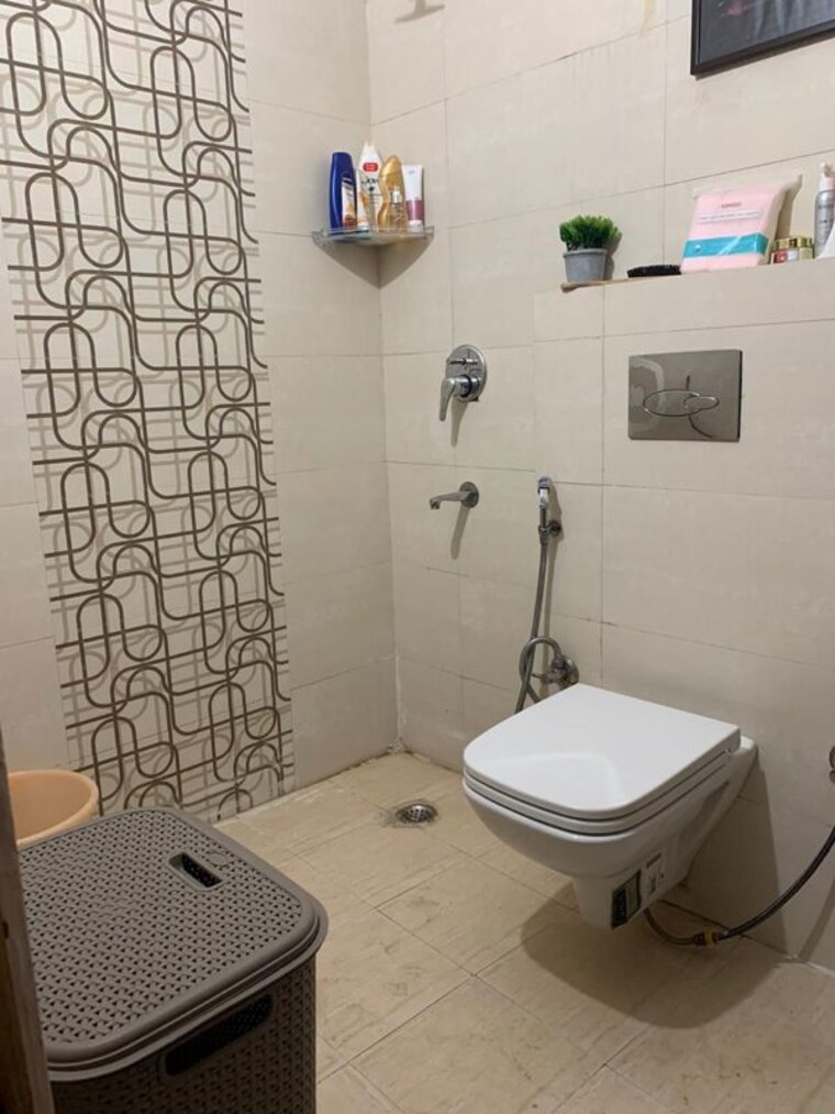 Bathroom, malviya nagar 1 Bedroom 100 Sq.Yd. Apartment In Malviya Nagar Delhi 10263146