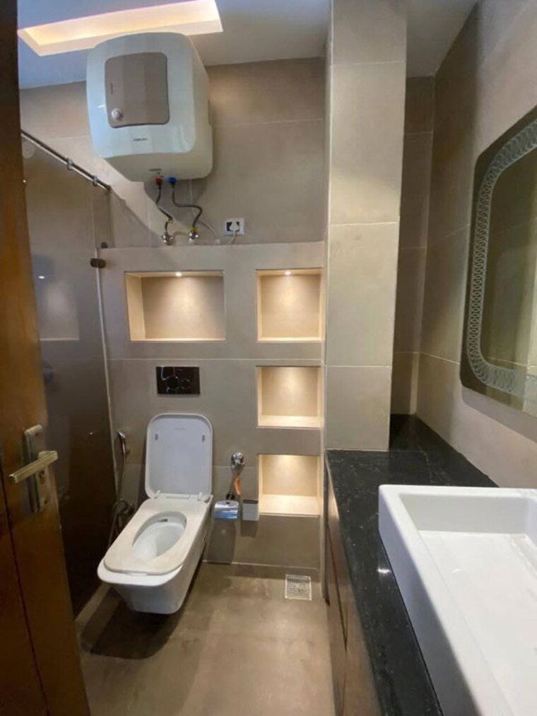 Bathroom, smart-world-orchard 3 Bedroom 1630 Sq.Ft. Apartment In Sector 61 Gurgaon 10263153