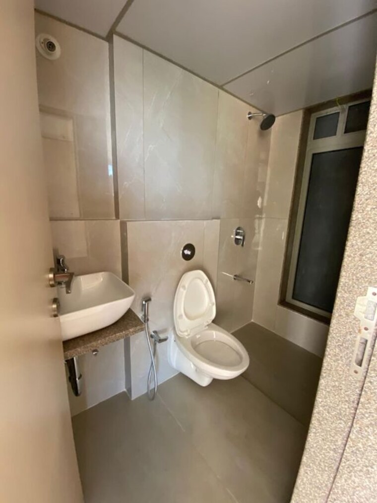 Bathroom, sheth-auris-bliss 2 Bedroom 740 Sq.Ft. Apartment In Malad West Mumbai 10263155