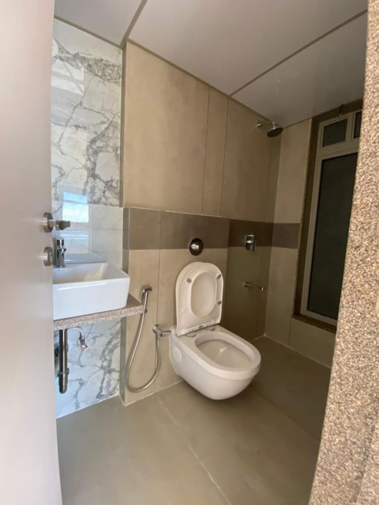 Bathroom, sheth-auris-bliss 2 Bedroom 740 Sq.Ft. Apartment In Malad West Mumbai 10263155