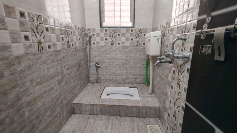 Bathroom, venkatesh-madhuban 2 Bedroom 1000 Sq.Ft. Apartment In Baner Pune 10263164