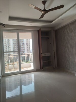 Room in 2 BHK Apartment at Supertech Eco Village II, Sector 16b Greater Noida – for Rent