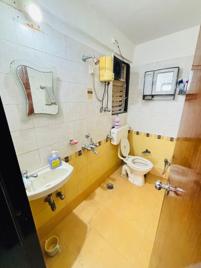 Bathroom, chatrapati-shivaji-raje-complex 1 RK 340 Sq.Ft. Apartment In Kandivali West Mumbai 10263218