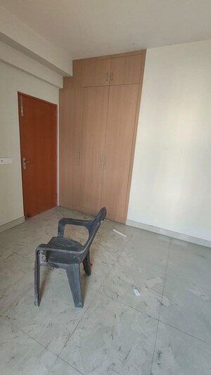 Room in 3 BHK Apartment at Tata Eureka Park, Sector 150 – for Rent